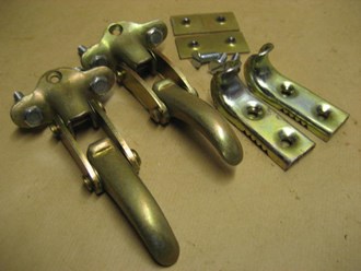 CLAMP HOLD DOWN WINDSHIELD ASSY