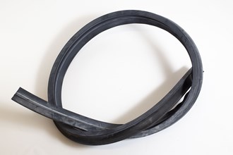 WEATHERSTRIP WINDSHIELD FRAME TO COWL