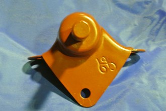BRACKET, SHOCKABSORBER FRONT RH GPW