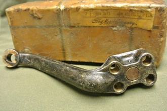 ARM STEERING KNUCKLE RIGHT W/KING PIN AS